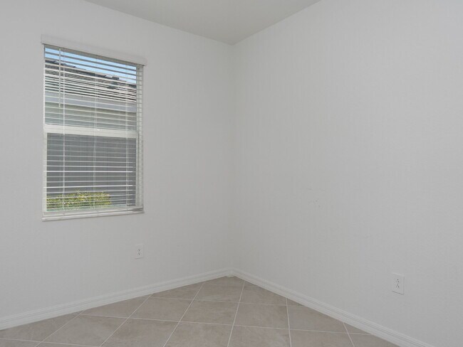 Building Photo - 11470 Burgundy Dr