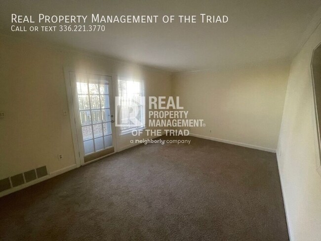Building Photo - 2821 Tully Square