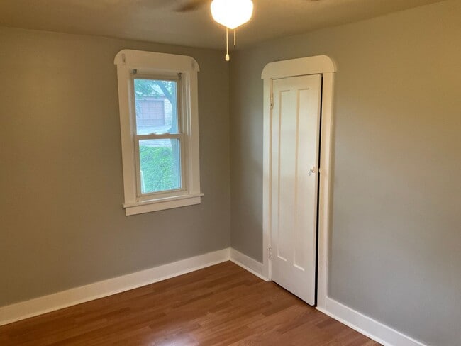 Building Photo - Charming, Character-Filled 2 Bedroom in Br...