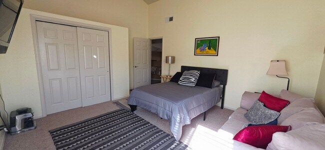 Building Photo - Stunning 4 bedroom, 3 bath home in West El Paso! NO APPLICATION OR ADMIN FEE!