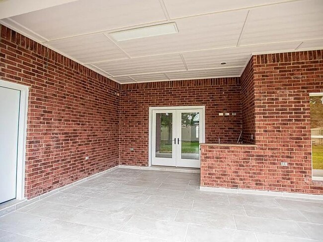 Building Photo - 1616 Sebastian Dr