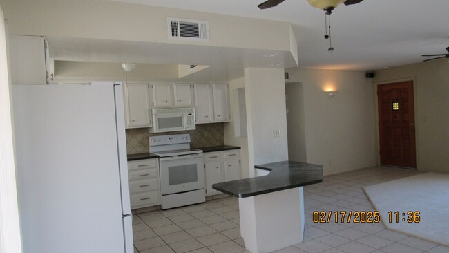 Building Photo - 3 Bed 2 Bath 2 Car Garage with ample parking