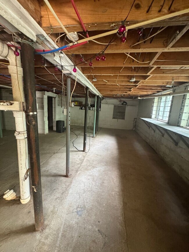 Building Photo - Updated 3BR/2BA home in South Nashville!