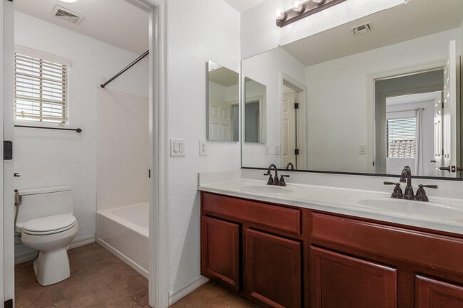 Building Photo - 622 W San Carlos Way
