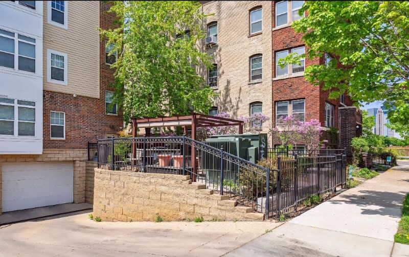 Building Photo - 308 E 18th St