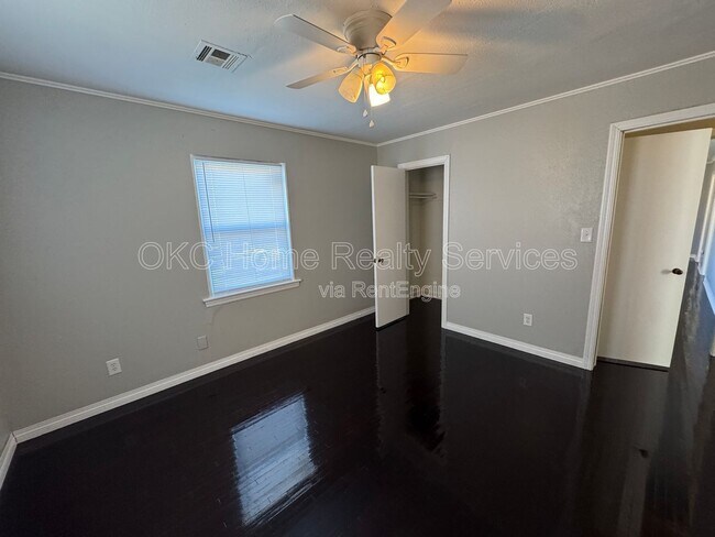 Building Photo - 1516 Park Cir