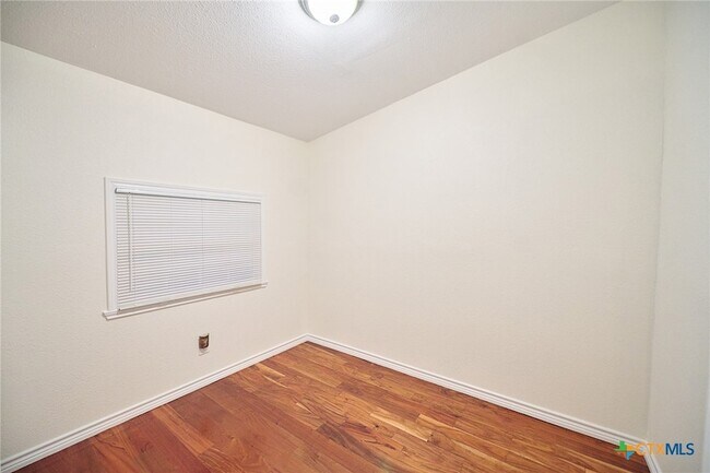 Building Photo - 919 Southside Dr