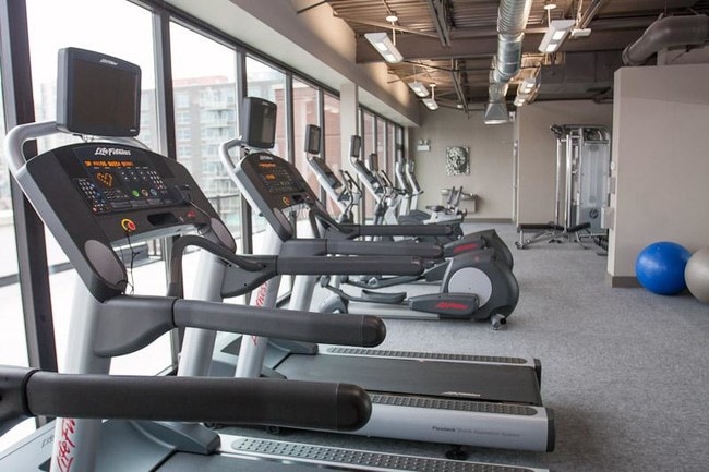 Building Photo - 231 W Scott St