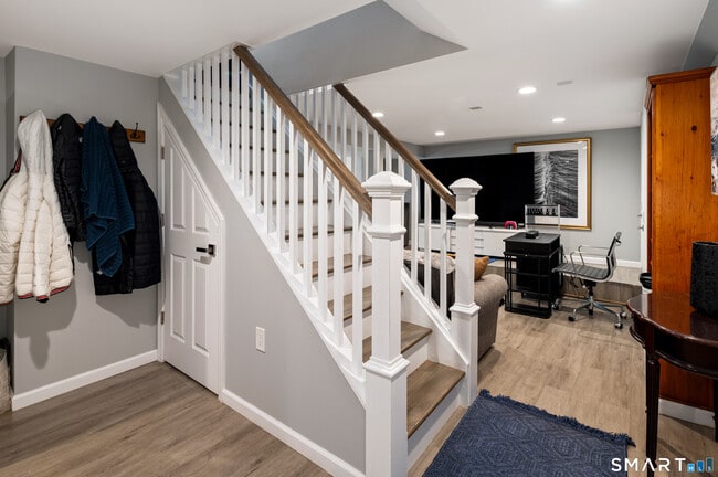 Building Photo - 191 Hobart Ave