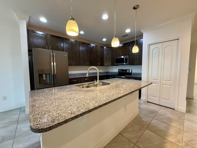 Building Photo - 189 NE Jettie Terrace