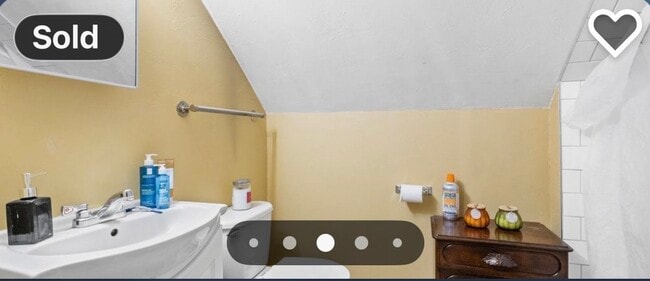 Building Photo - 717 4th St