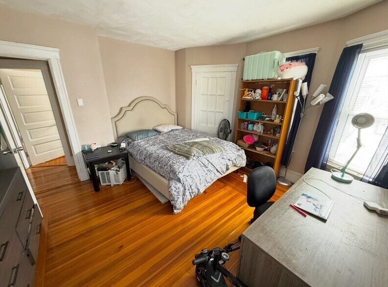 Building Photo - 49 Conwell Ave