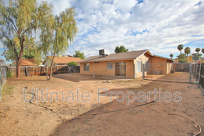 Building Photo - 5648 W Townley Ave