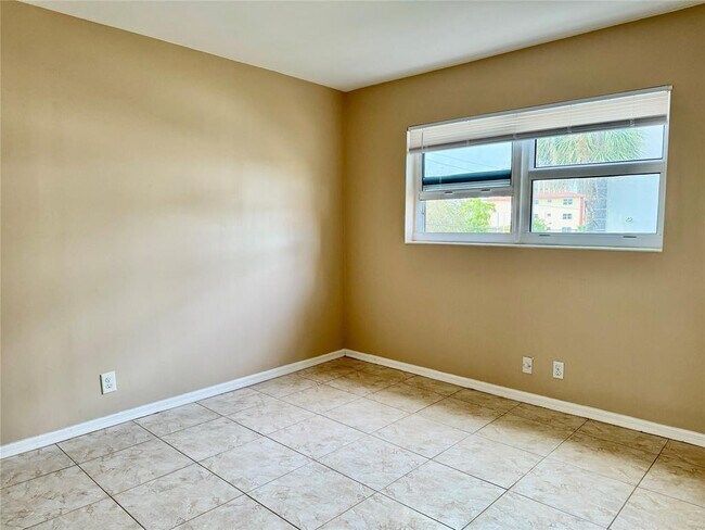 Building Photo - 3111 NE 51st St