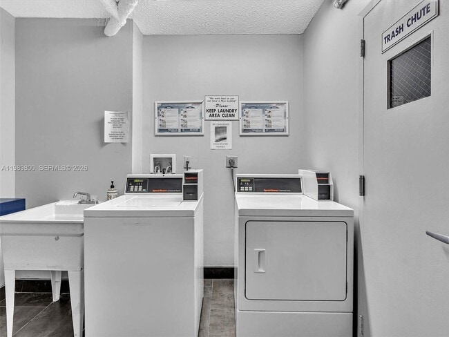 Building Photo - 3375 N Country Club Dr