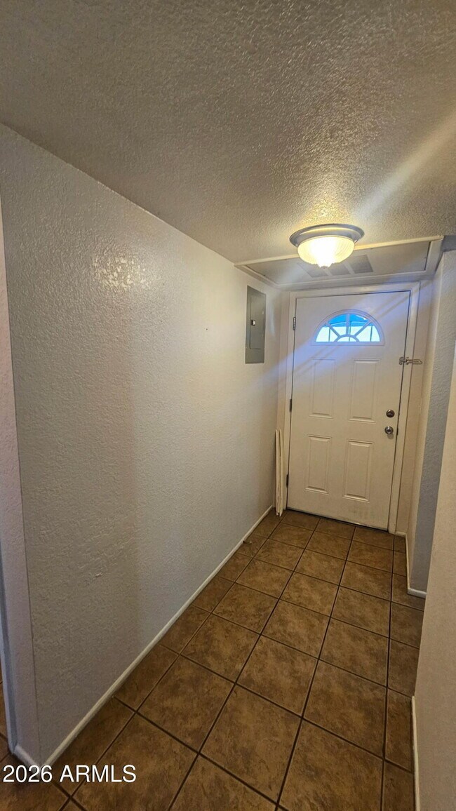 Building Photo - 7550 N 12th St