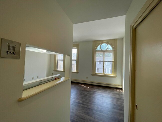 Building Photo - 124 Orange St