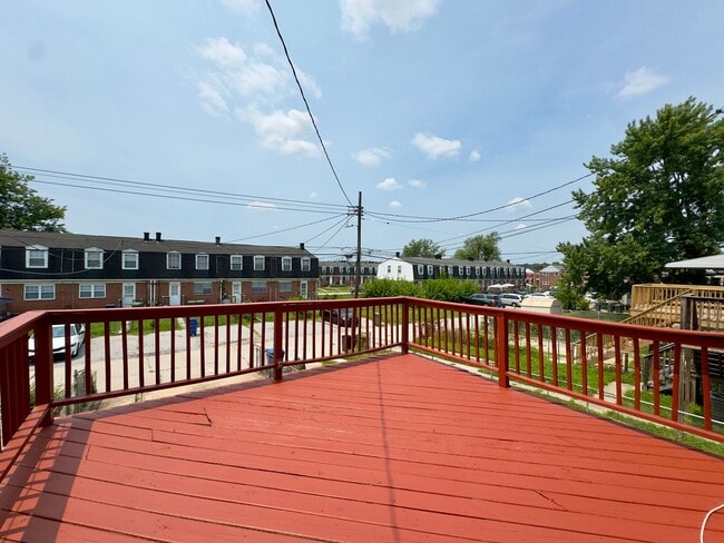 Building Photo - 5731 Denwood Ave