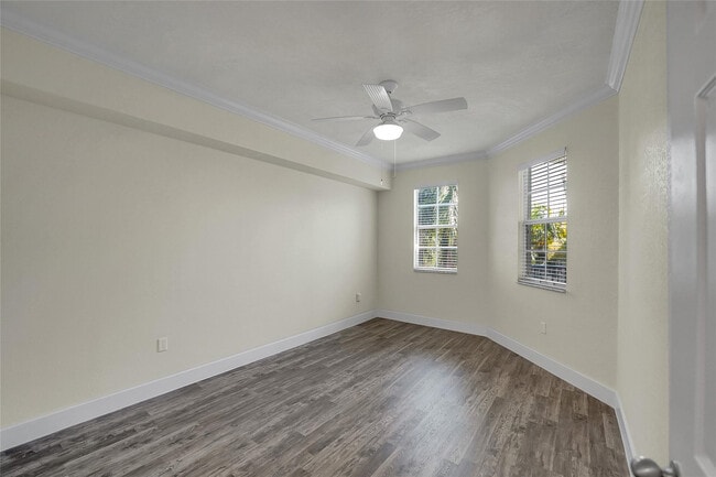 Building Photo - 533 NE 3rd Ave