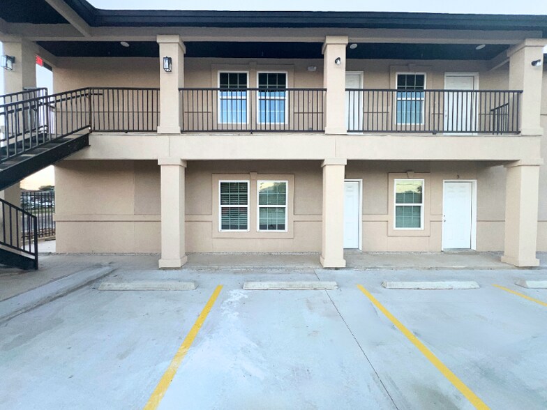 Building Photo - 2904 E Lyon St