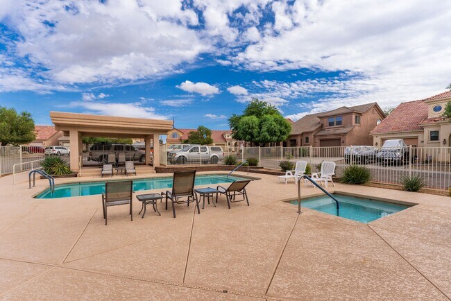 Building Photo - Gated Community 2 Bed/2 Bath Condo Furnished Long term Boat deep garage