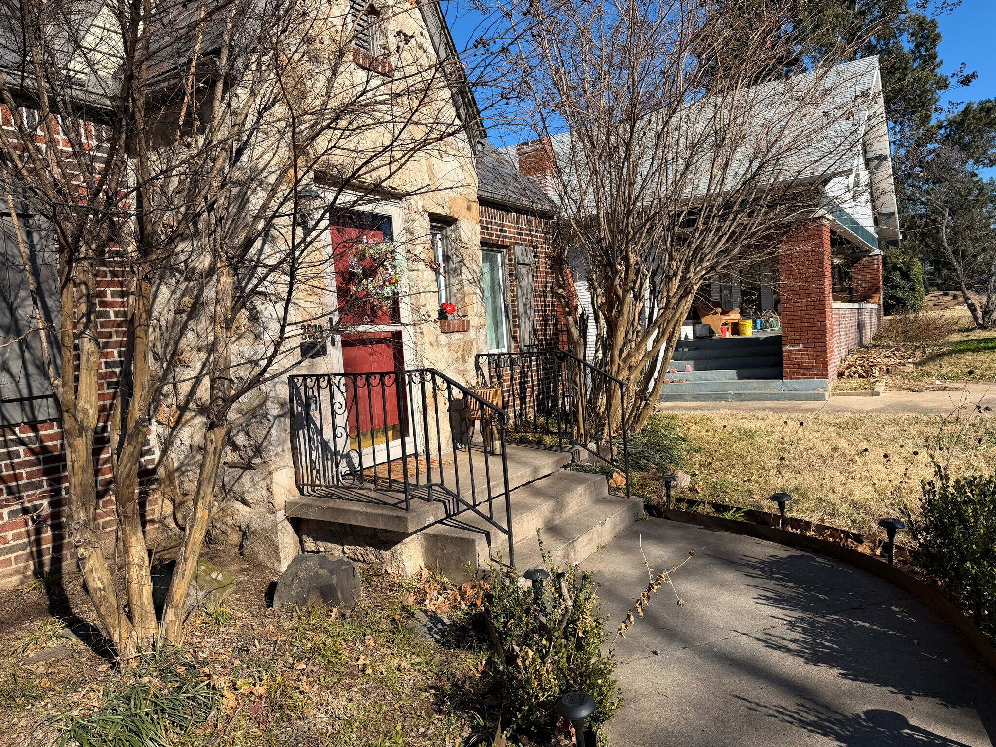 Building Photo - 2023 E 14th Pl