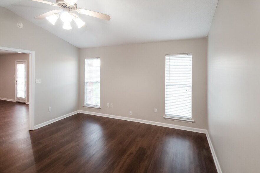 Building Photo - 1708 Cherry Creek Dr
