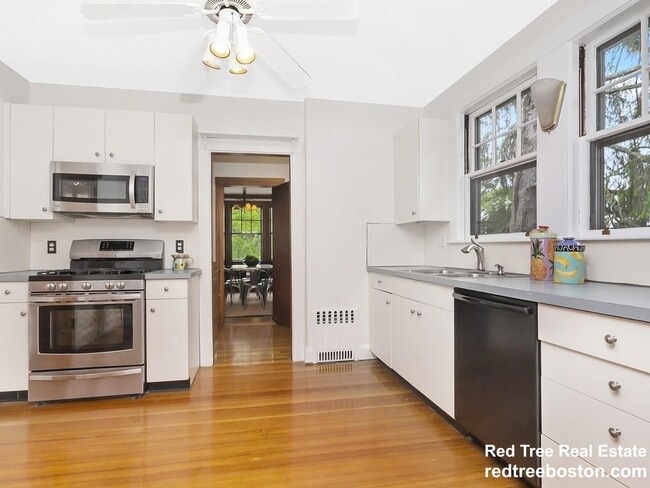 Building Photo - 68 Algonquin Rd