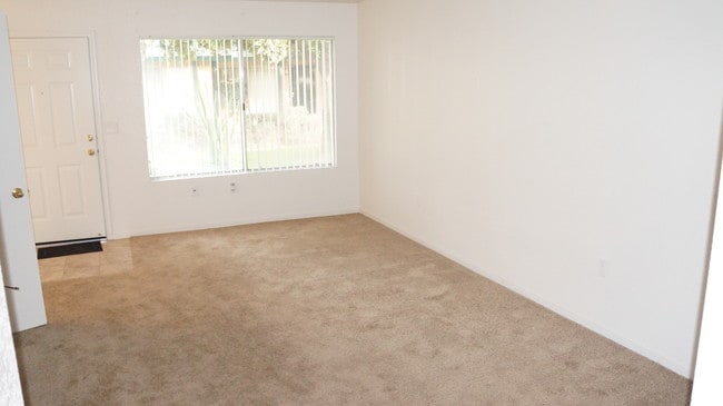 Building Photo - Welcome to Cameron Park Apartments || Your Fresno Oasis Awaits