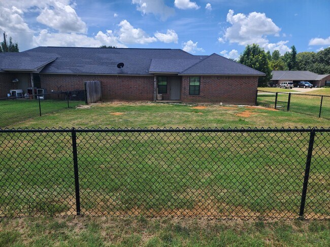 Building Photo - 13372 Country Meadow Ln