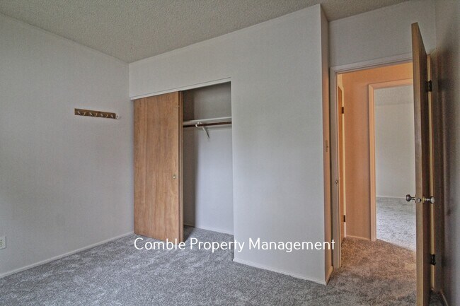 Building Photo - 426 164th Ave NE