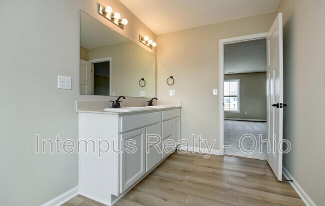 Building Photo - 1003 Beehive Grv