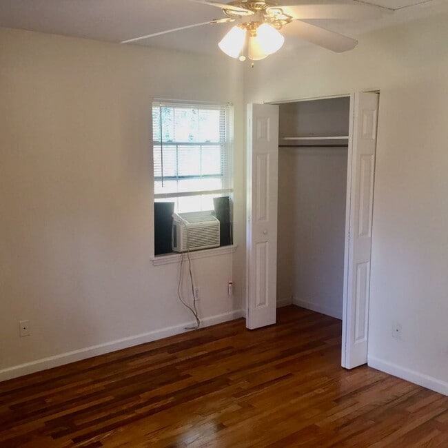 Building Photo - Cottage Close to Downtown Black Mountain