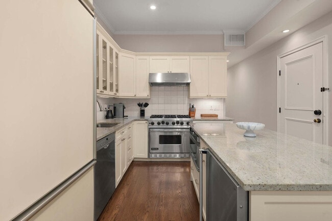 Building Photo - 49 W 16th St