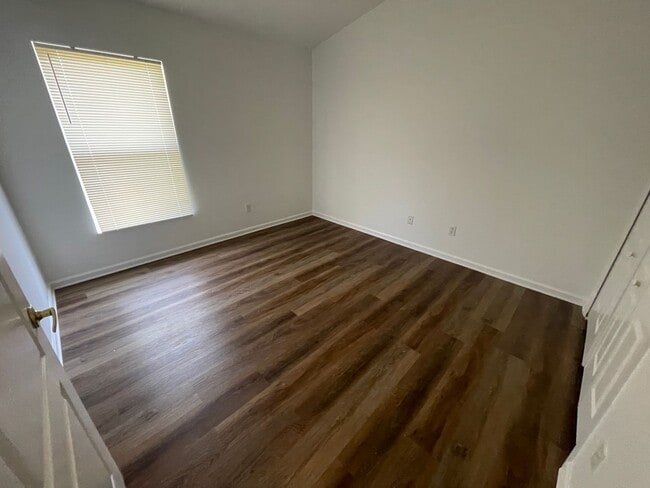 Building Photo - 3 Bedroom/2 Bathroom SFH in Lake Griffen E...