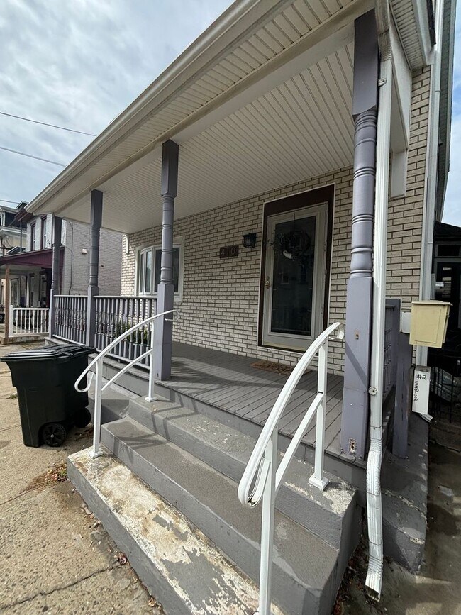 Primary Photo - 410 Wyandotte St
