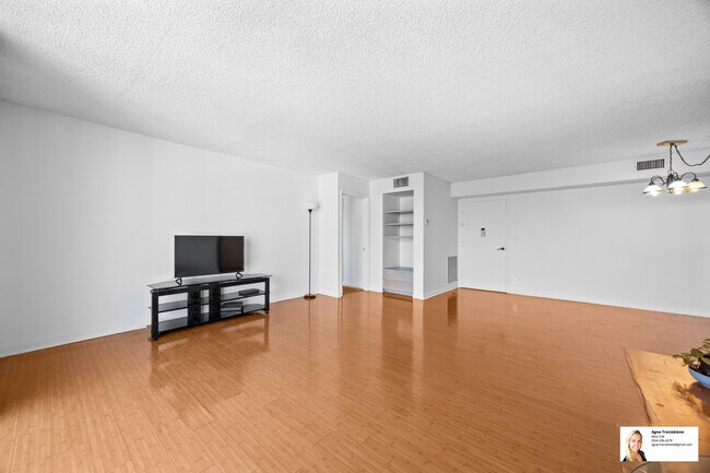Building Photo - 137 Golden Isles Dr