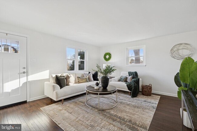 Building Photo - 303 Lemon St