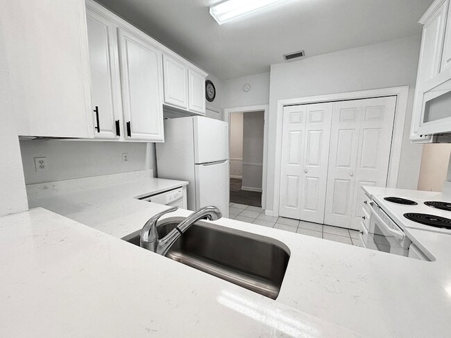 Building Photo - 108 Mantero Way