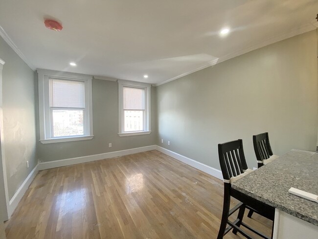 Building Photo - 131 Orleans St