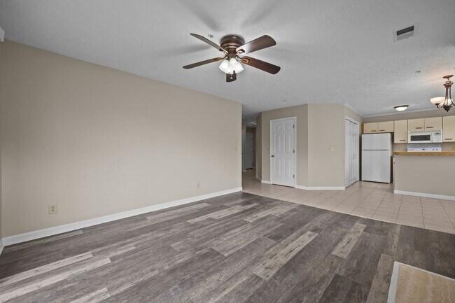 Building Photo - 962-6 Stewarts Creek Dr