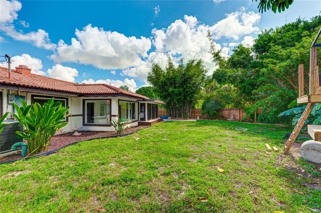 Building Photo - 2618 Valencia Dr