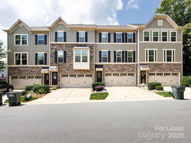 Building Photo - 1839 Shumard Ln