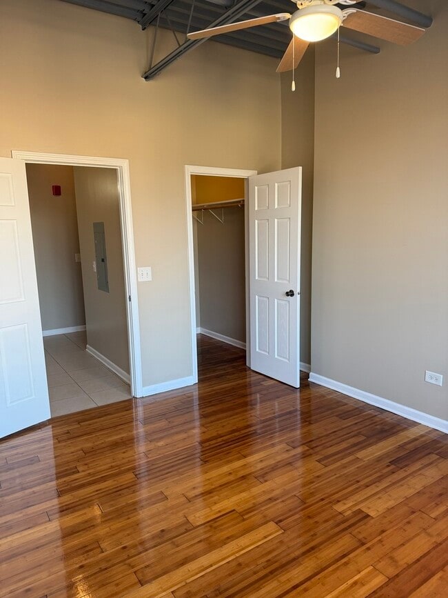 Building Photo - 127 N 19th Ave