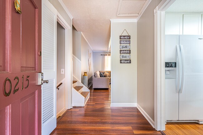 Building Photo - 10215 Melanie Dr SE