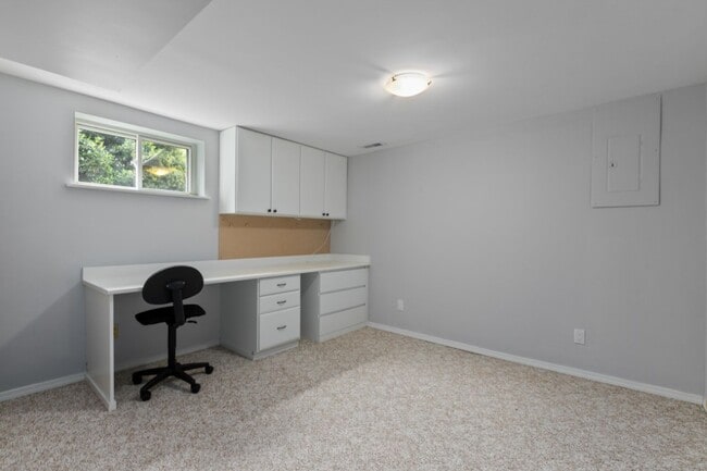 Building Photo - 4Bd/2Ba Seattle Home