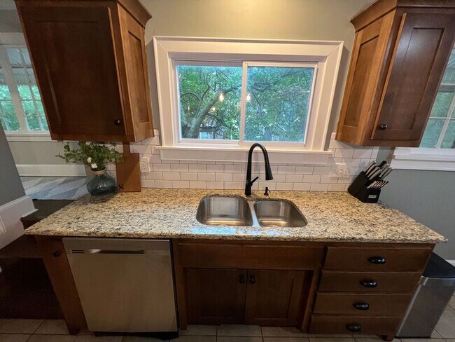 Building Photo - 616 W 63rd St