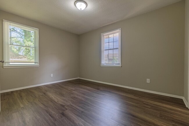 Building Photo - 1024 Mendenhall Cove