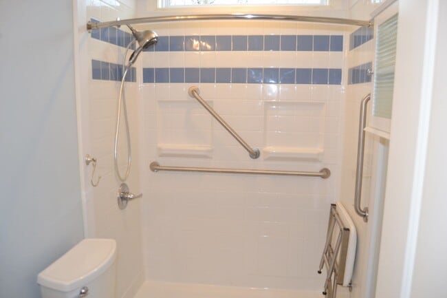 Building Photo - East Gate Area | Home | Unfurnished