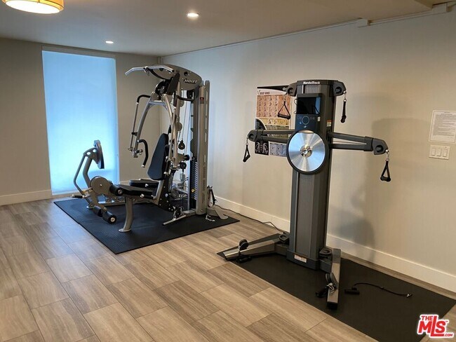 Building Photo - 1351 N Crescent Heights Blvd